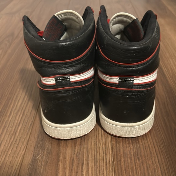 Men’s Air Jordan 1 Bloodlines - Size 11 ❤️Host Pick❤️ - Picture 5 of 8